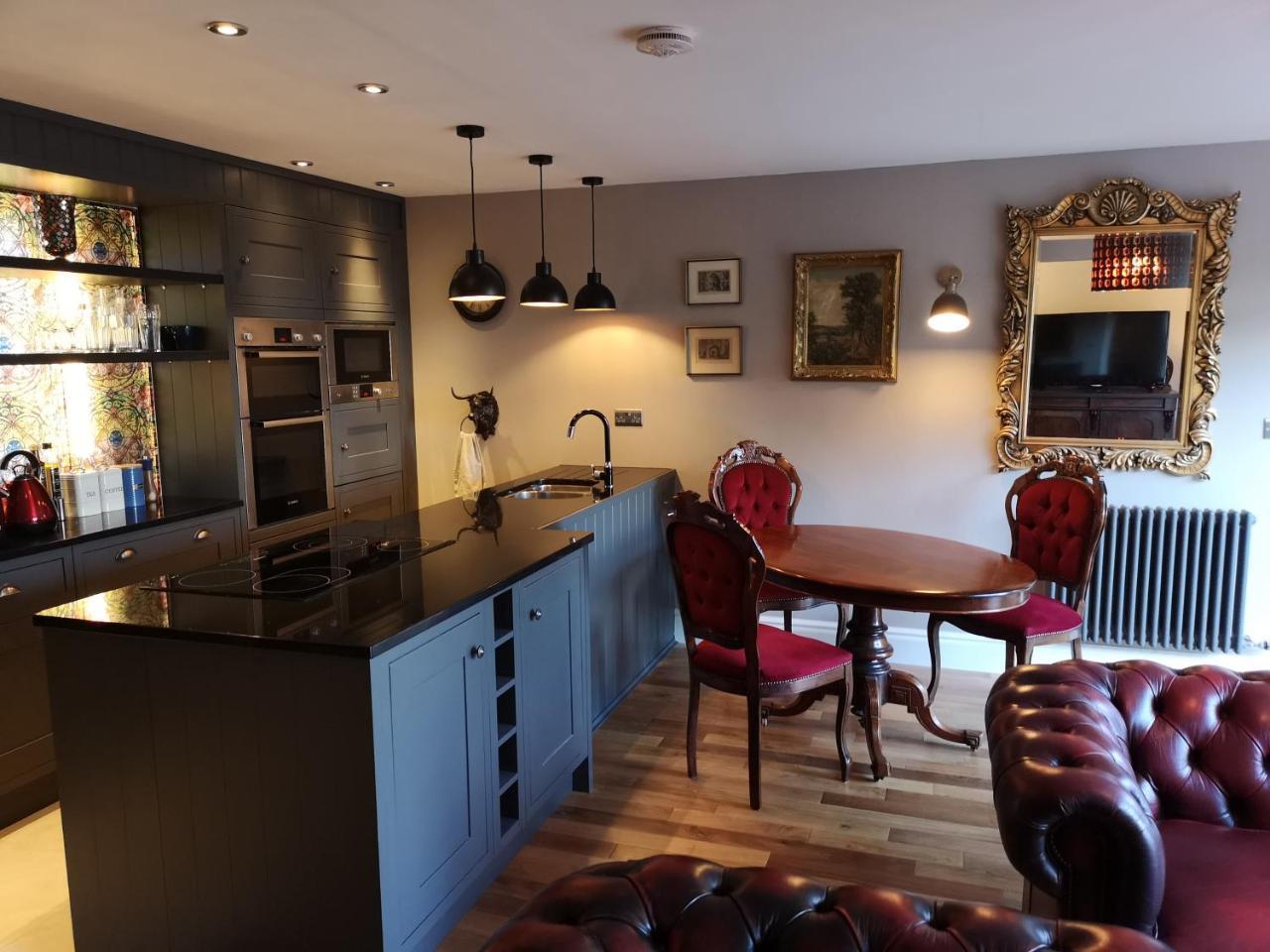 The Curate's Quarters At The Old Vicarage Apartment *