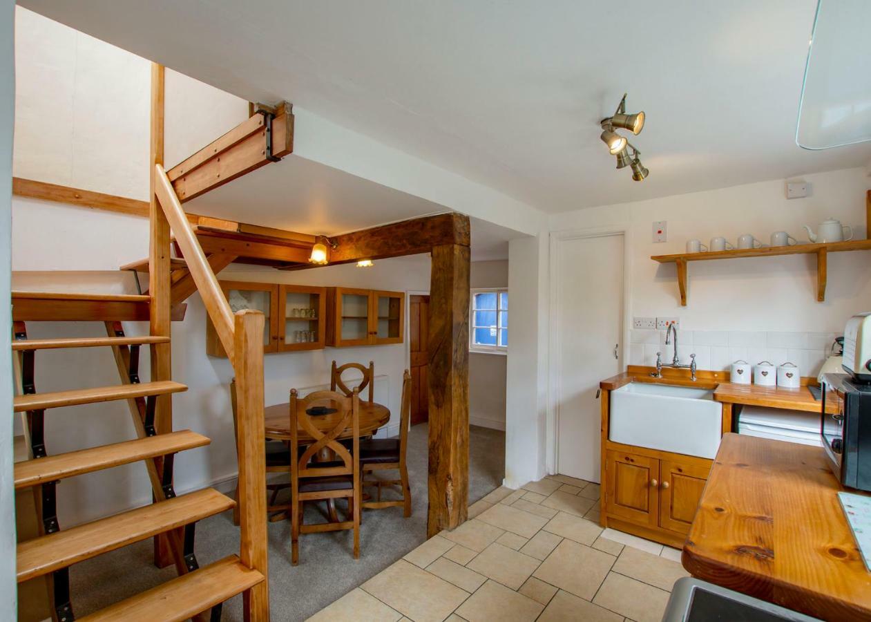 Apartment 60 And A Half Bailgate